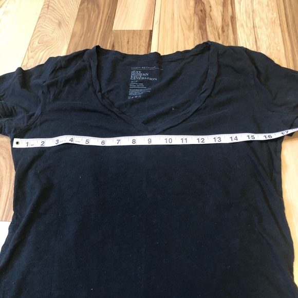 Urban behavior basic black V-neck tee - Picture 3 of 4